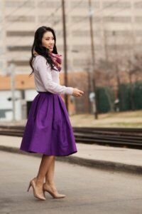 Великолепная юбка на 8 марта фиолетового цвета.