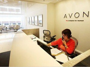Компания Avon отказалась от 10 миллиардов долларов