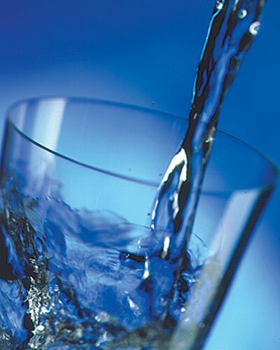 Обязательное потребление воды в день , не менее 3-4 стаканов.