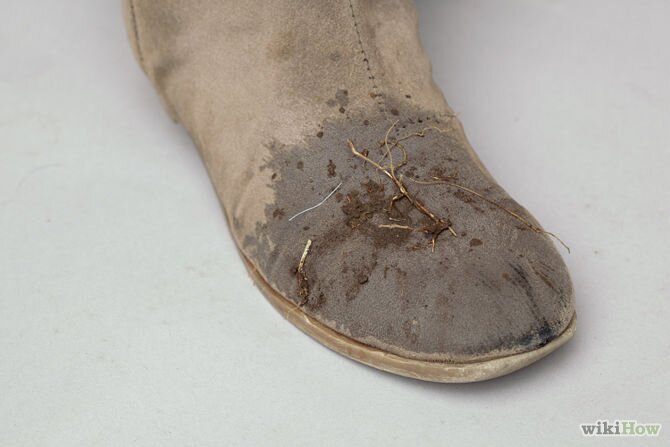 Перед чисткой замшевой обуви обязательно удалите загрязнения