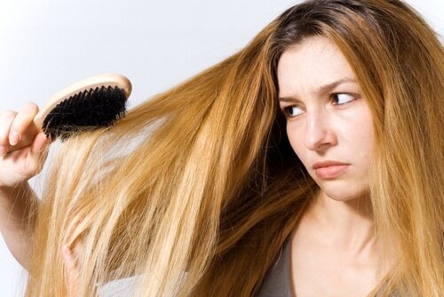 Сухие волосы требуют дополнительного увлажнения и питания.